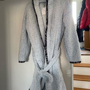 NWT knee length hooded Vera Bradley robe with pockets